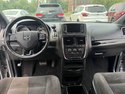 Used 2019 Dodge Grand Caravan SE FWD image 13