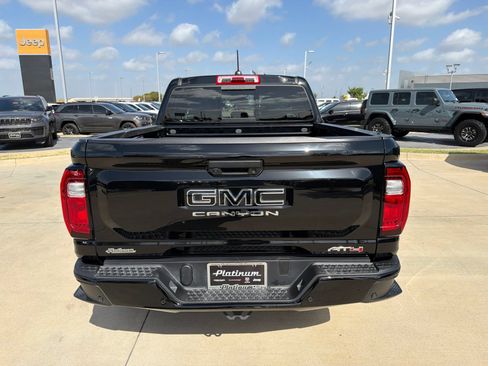 Used 2024 GMC Canyon AT4 w/ AT4 Premium Package AWD/4WD image 4