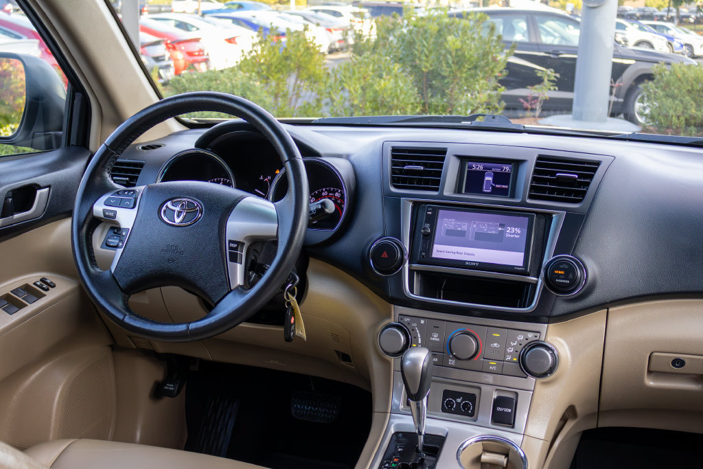 Used 2013 Toyota Highlander SE AWD/4WD image 11