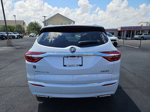 Used 2020 Buick Enclave Avenir w/ Avenir Technology Package FWD image 4