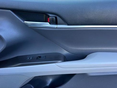 Certified 2022 Toyota Camry SE image 17