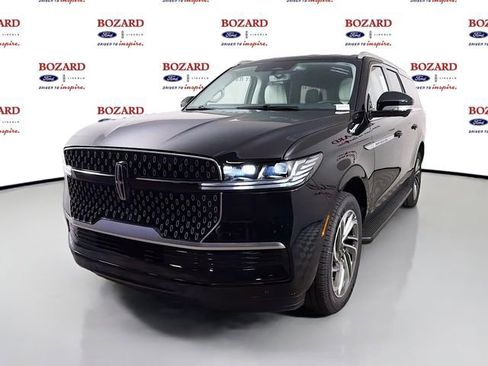 New 2026 Lincoln Navigator L Premier AWD/4WD image 4