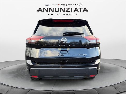 Used 2024 Nissan Rogue SV image 4