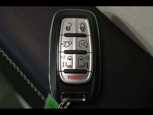 Used 2023 Chrysler Pacifica Touring-L image 28