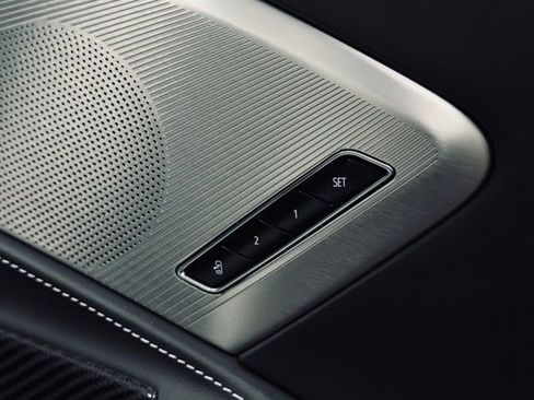 Used 2025 Chevrolet Corvette Stingray Premium Cpe w/ Z51 Performance Package image 22