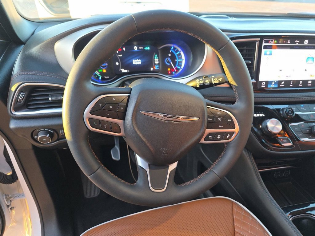 Used 2024 Chrysler Pacifica Pinnacle FWD image 4