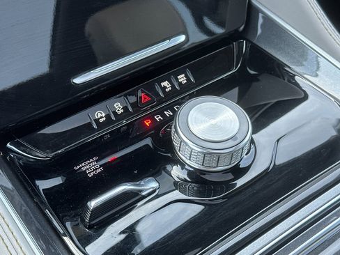 Used 2023 Jeep Wagoneer L 4WD w/ Premium Group I image 23