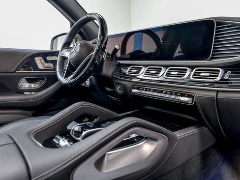 Used 2024 Mercedes-Benz Maybach GLS 600 4MATIC image 26