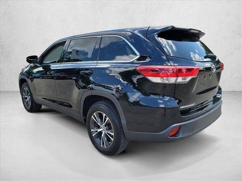 Used 2019 Toyota Highlander LE FWD image 7