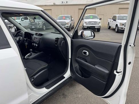 Used 2014 Kia Soul + image 13