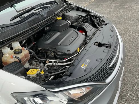 Used 2021 Chrysler Voyager Lxi image 17