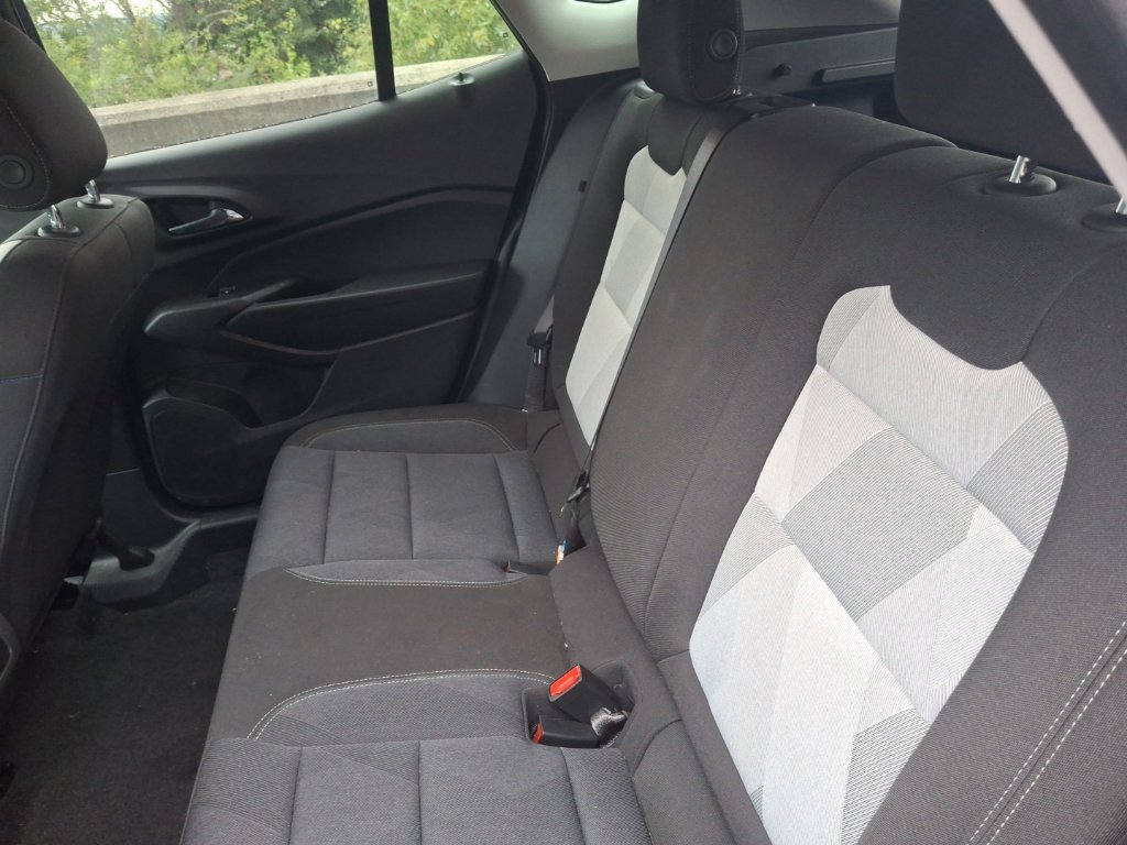 Used 2024 Chevrolet Trax LS w/ LS Convenience Package FWD image 11