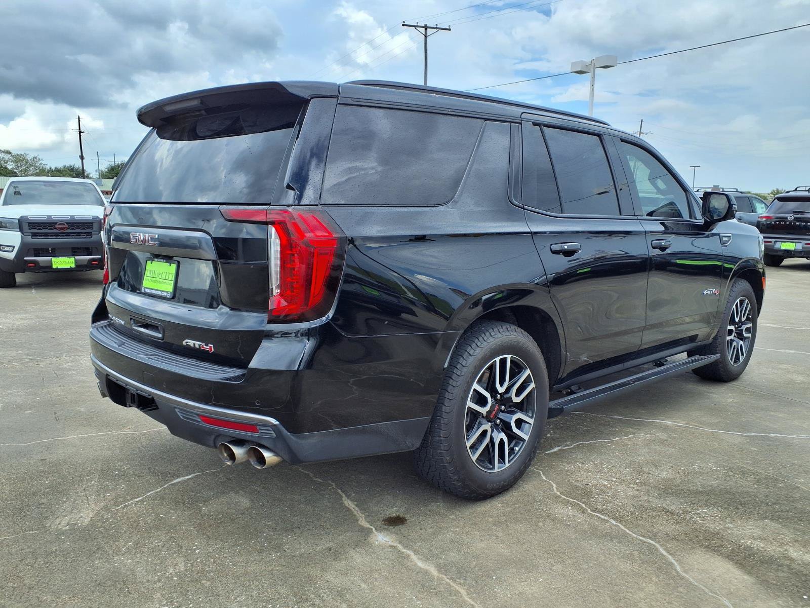 Used 2023 GMC Yukon AT4 AWD/4WD image 2