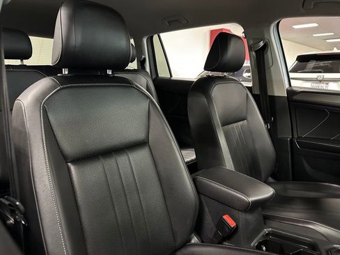 Used 2022 Volkswagen Tiguan SE image 31