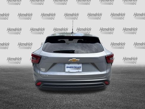 Used 2026 Chevrolet Trax LS w/ LS Convenience Package FWD image 9