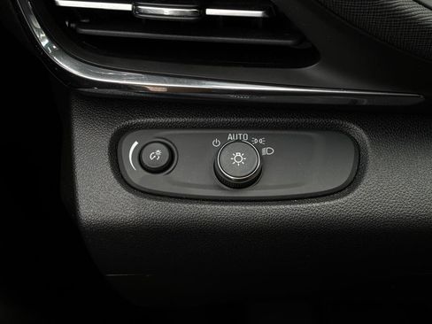 Used 2025 Buick Envista Preferred FWD image 23