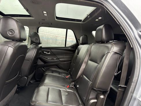 Used 2021 Chevrolet Traverse LT w/ LT Premium Package image 12