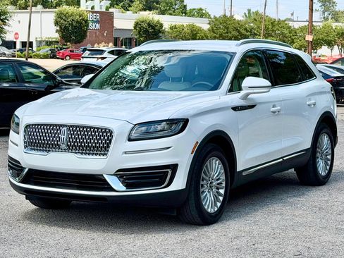 Used 2020 Lincoln Nautilus FWD image 3