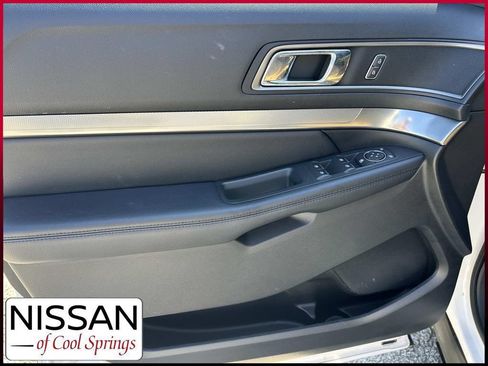 Used 2018 Ford Explorer XLT FWD image 17