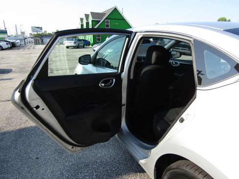 Used 2019 Nissan Sentra SV image 17