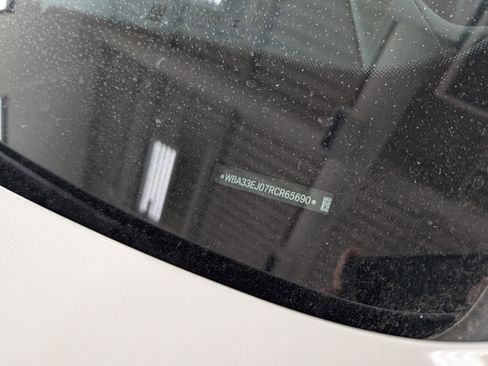 Certified 2024 BMW 760i xDrive image 25