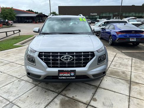 Used 2026 Hyundai Venue SEL FWD image 2