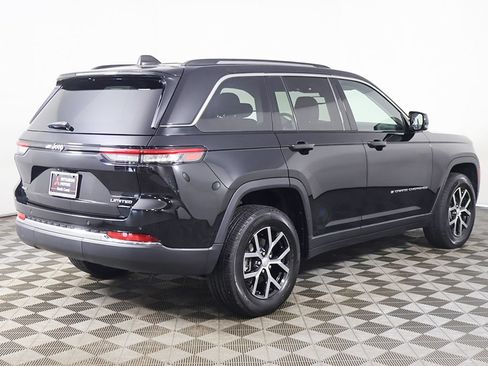 Used 2023 Jeep Grand Cherokee Limited AWD/4WD image 12