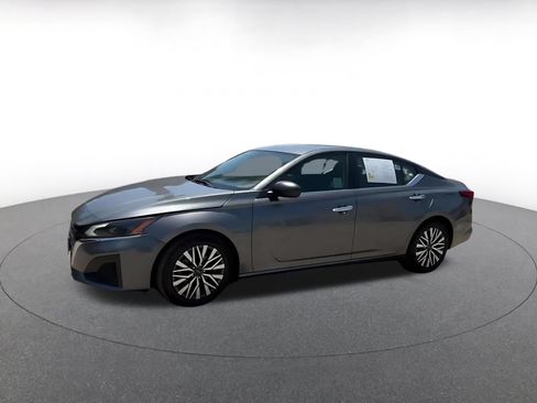 Used 2025 Nissan Altima 2.5 SV FWD image 6
