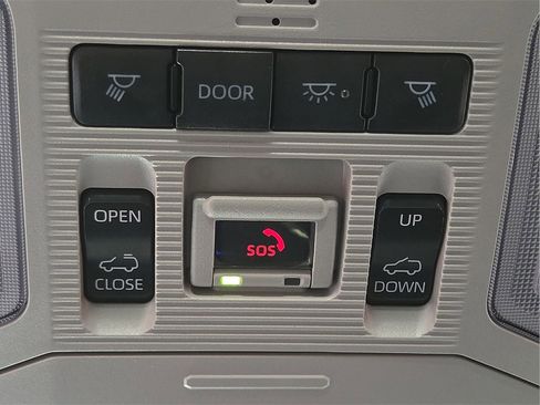 Used 2022 Toyota RAV4 XLE image 22