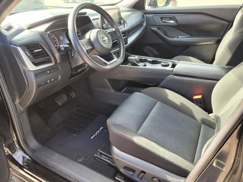 Used 2024 Nissan Rogue SV AWD/4WD image 2