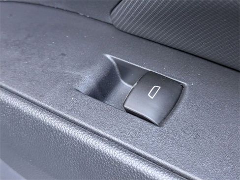 New 2026 Chevrolet Equinox EV LT image 34