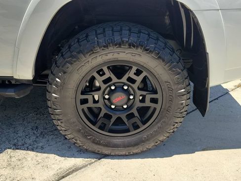 Used 2024 Toyota 4Runner SR5 Premium w/ Moonroof Package AWD/4WD image 5