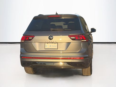 Used 2022 Volkswagen Tiguan SE R-Line FWD image 4