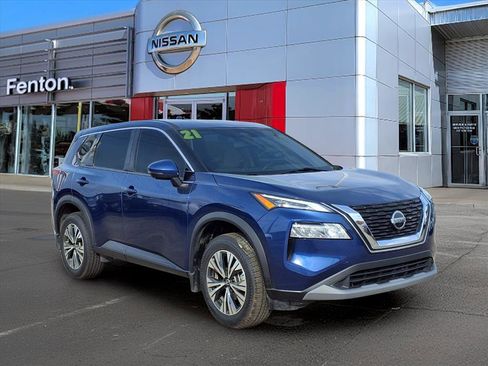 Used 2021 Nissan Rogue SV image 1