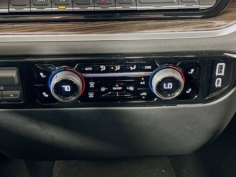 New 2026 Chevrolet Silverado 1500 LT w/ Leather Package AWD/4WD image 16
