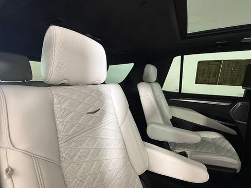 Used 2026 Cadillac Escalade Platinum Luxury AWD/4WD image 32