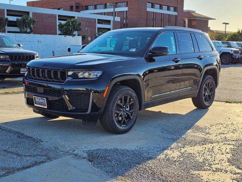 New 2026 Jeep Grand Cherokee Altitude image 3