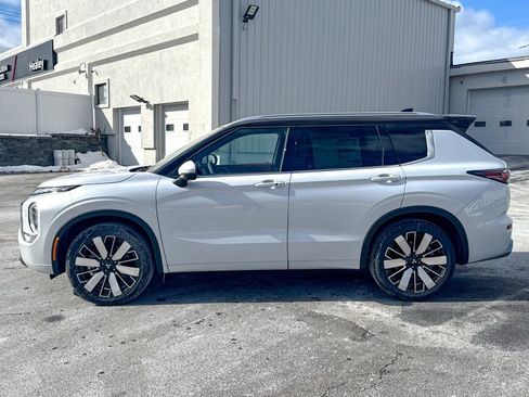 New 2026 Mitsubishi Outlander SEL image 4