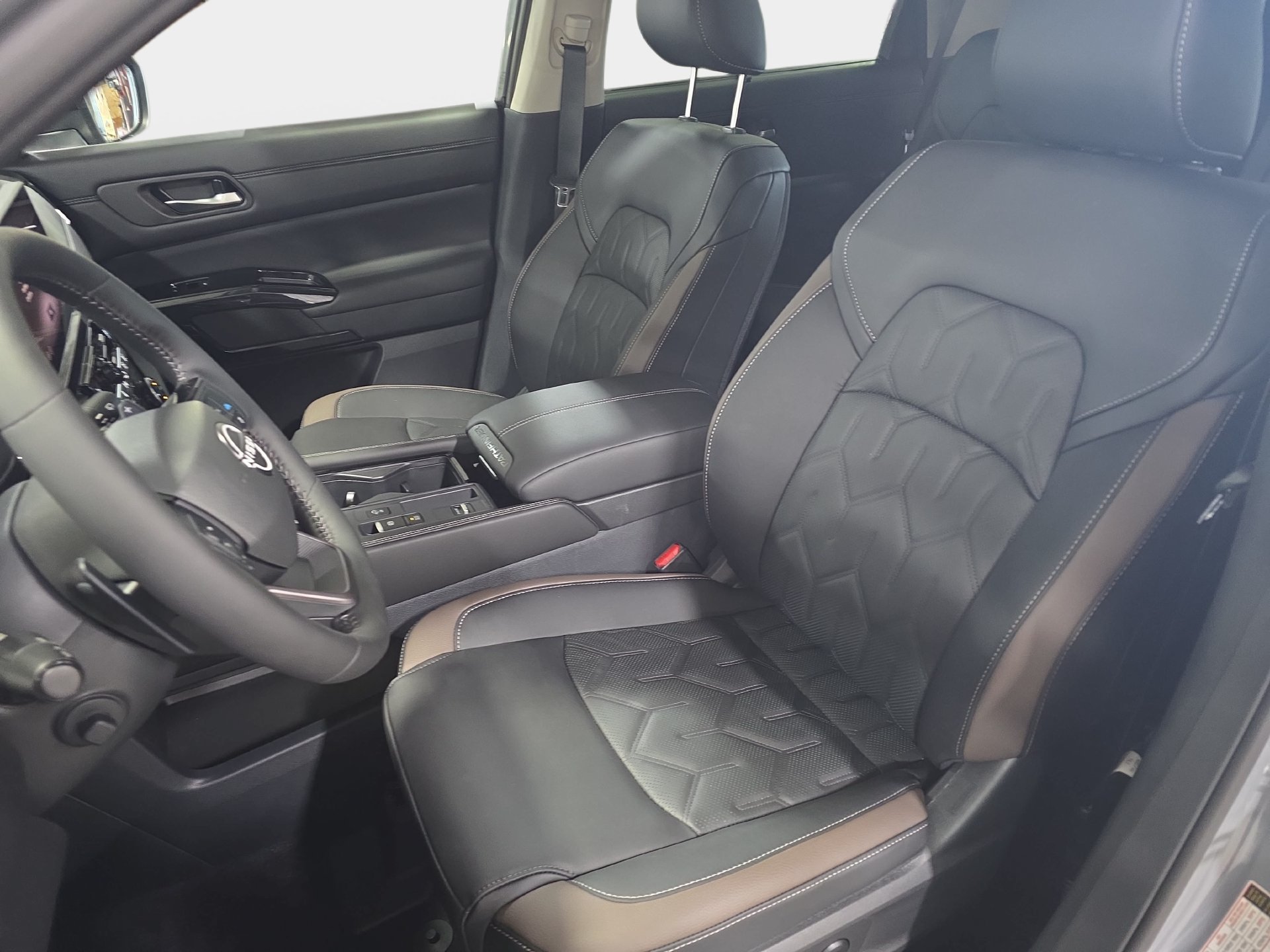 New 2026 Nissan Pathfinder Platinum FWD image 15