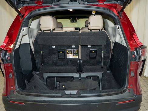 Used 2021 Toyota Sienna XLE image 6