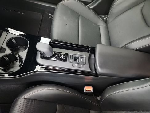 Used 2024 Toyota Prius XLE FWD image 32