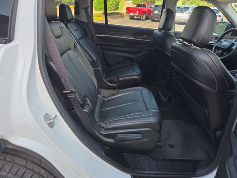 Used 2024 Jeep Grand Cherokee L Limited w/ Black Appearance Package RWD image 14