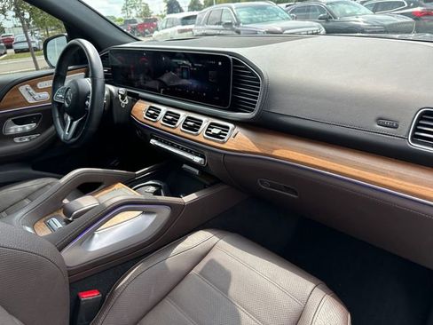 Used 2023 Mercedes-Benz GLS 450 4MATIC image 10