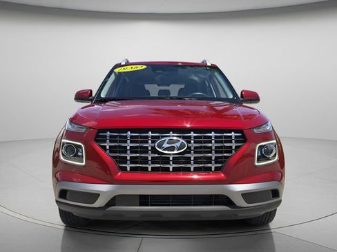 Certified 2025 Hyundai Venue Limited FWD image 4