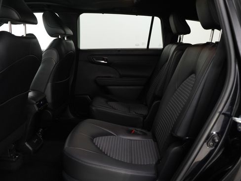 Used 2025 Toyota Highlander XSE image 15