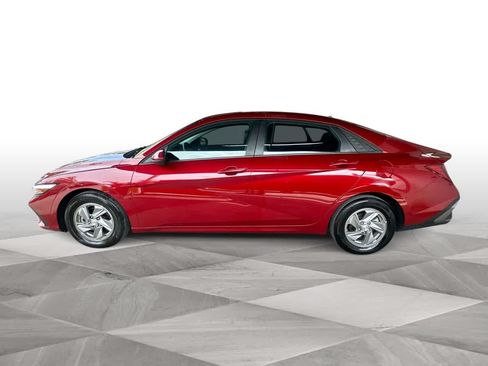 Used 2025 Hyundai Elantra SE FWD image 5