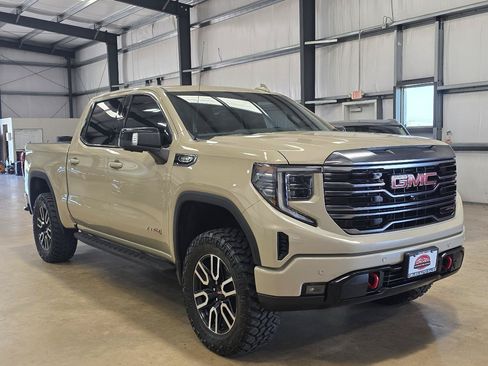 Used 2022 GMC Sierra 1500 AT4 w/ AT4 Premium Package AWD/4WD image 3