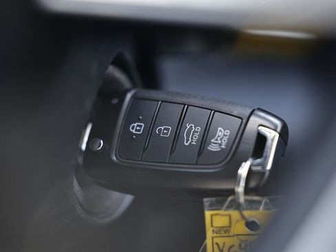 Used 2023 Hyundai Elantra SE image 40