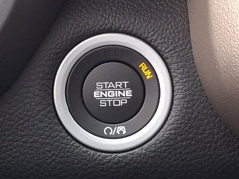 Used 2019 RAM 1500 Laramie image 24