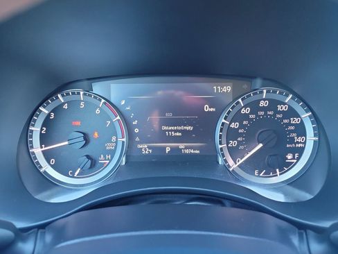 Used 2025 Toyota Highlander XLE image 12